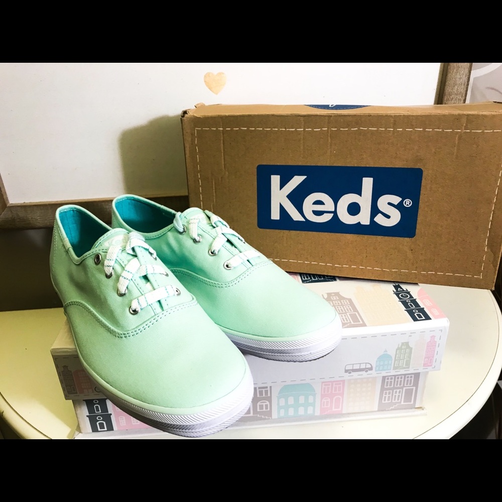 NEW In Box!! Teel KEDS!!